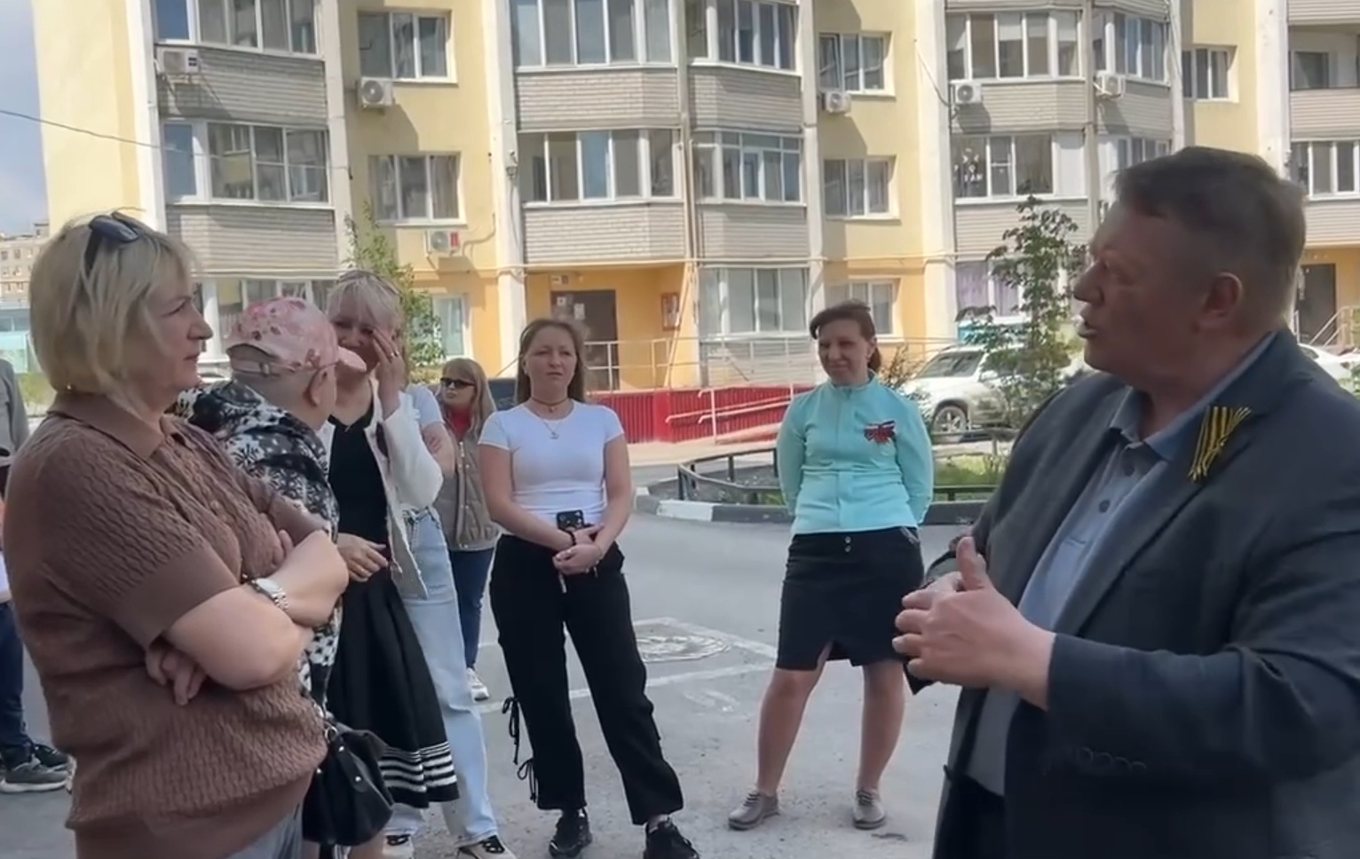 Саратовцы пожаловались Панкову на неосвящённые дороги к школе и закрытые спортплощадки Саратовцы пожаловались Панкову на неосвящённые дороги к школе и закрытые спортплощадки